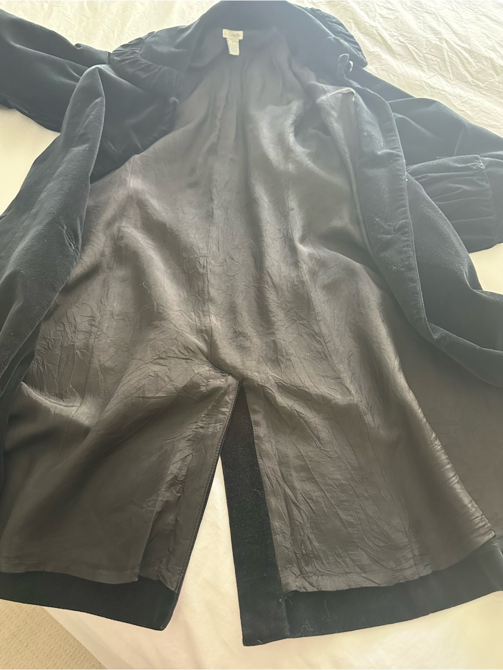 Odille (Anthropologie) velvet coat with ruffled collar and cuffs, size 8 - Picture 11 of 17
